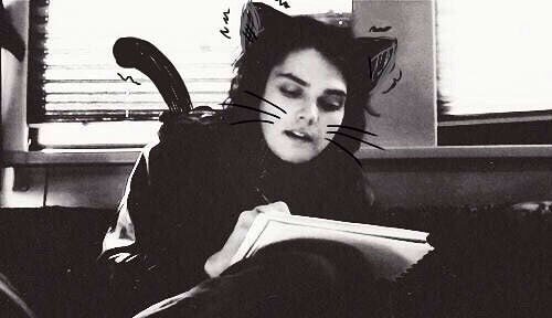 depressed_cocoa's tweet photo. HAPPY BIRTHDAY!
 LOVE YOU VERY MUCH.
THANKS FOR EVERYTHING
  #HappyBirthdayGerardWay https://t.co/udKuwwBBf7