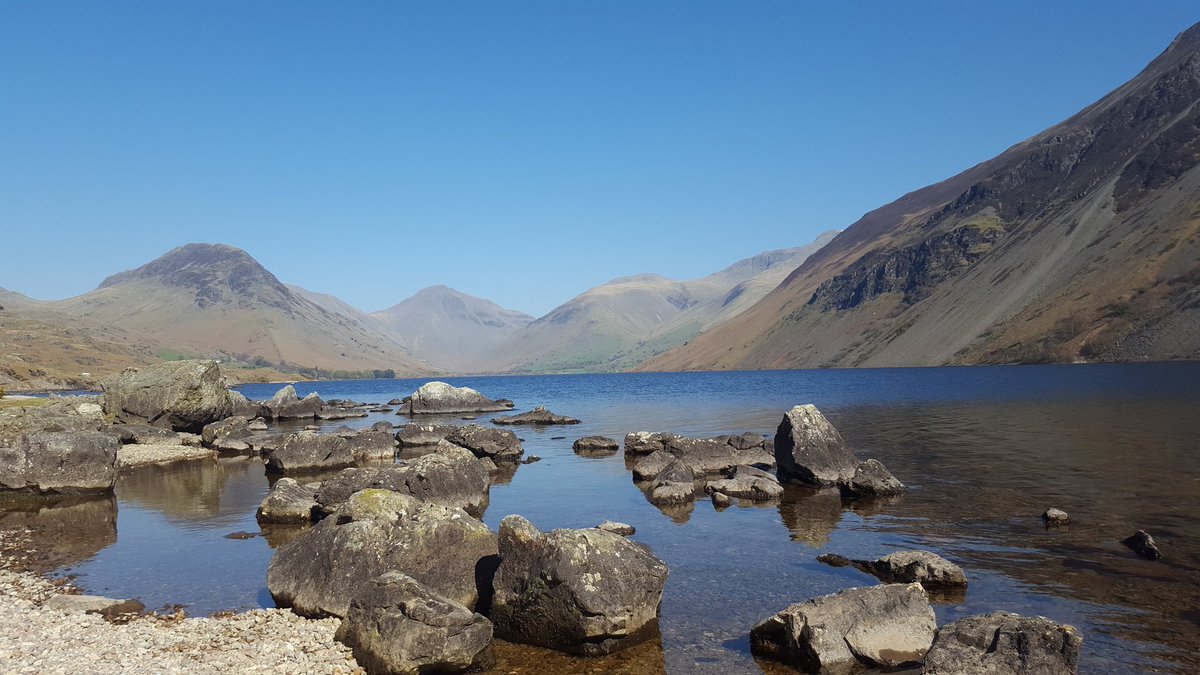 Loving the #lakes this weekend 💛 @LakeDistrictPR <a href="/Go2LakeDistrict/">Lake District Offers</a> #lakedistrict