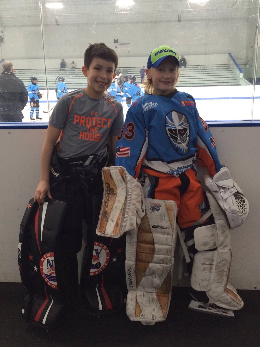 NyLokomotiv's tweet photo. 2007 Goaltender's Stannard ( Lokomotiv) &amp; Wood ( Freezers ) before there final shamrock game of the tournament. Keep the score low boys https://t.co/jy5SiWyV5r