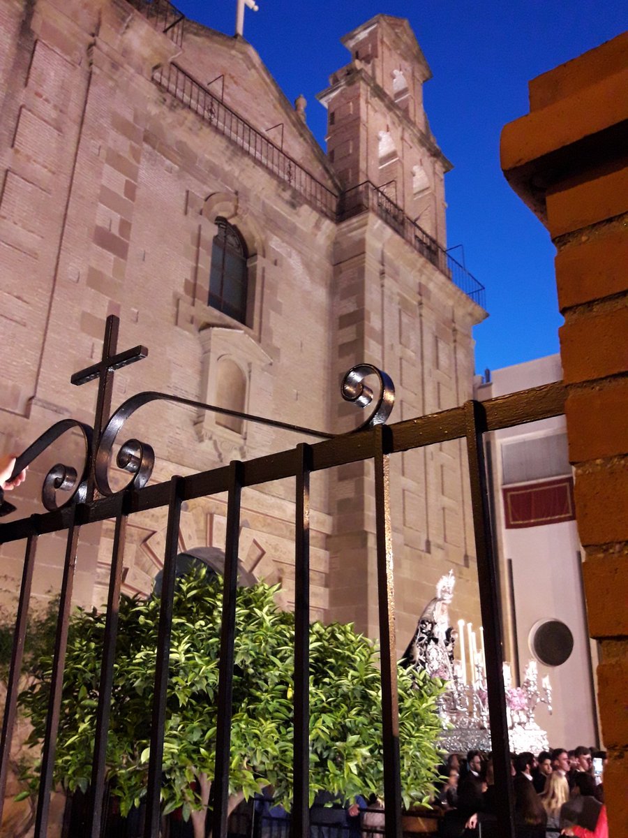 Nuestra Señora del Gran Poder de <a href="/cfdmisericordia/">Misericordia Málaga</a> saliendo a los sones de "Coronación de Nuestra Señora del Carmen" 
#CofradiasMLG #Perchel