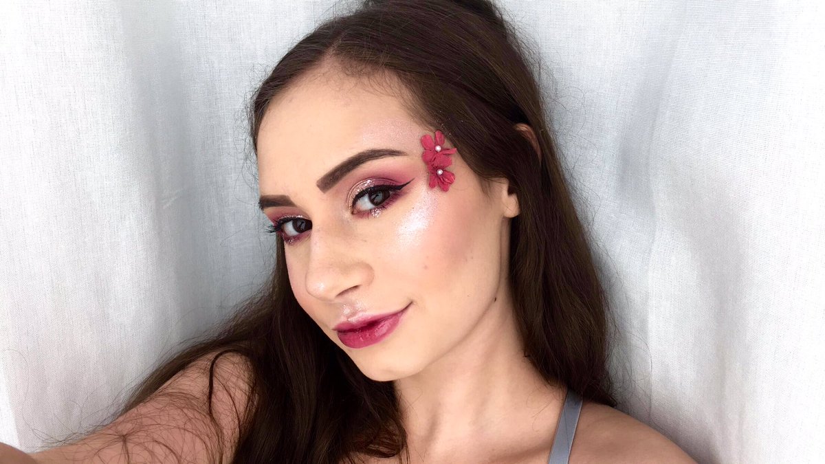canubaileeveit's tweet photo. Considering how much I love moana I decided it was time to do a look™ 🌺🌺 @emelynnerecede inspo https://t.co/c55v5w6Q6u