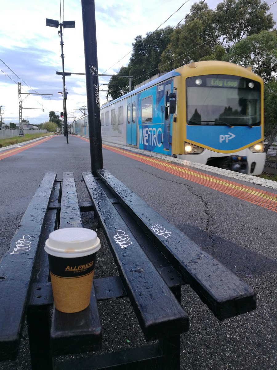 lachfairburn's tweet photo. Have coffee and myki. Ready to head to #R4K for a lazy Sunday run! @runforthekids @metrotrains @mmasci https://t.co/lFN2AQs2hW
