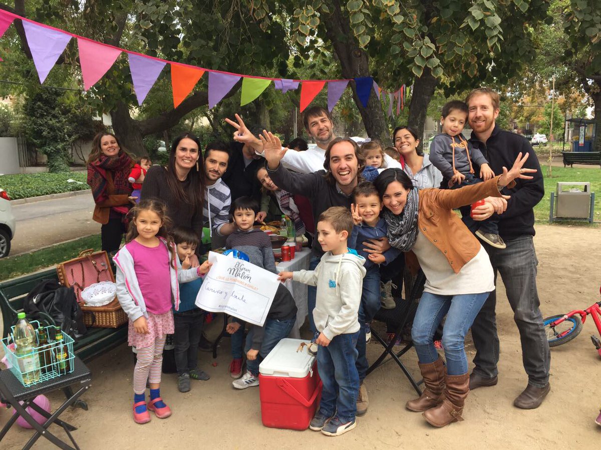 _NicolasCruz's tweet photo. Celebrando #elgranmalon con los vecinos!! #PlazaDinamarca linda experiencia de @CiudadEmergente https://t.co/rONi3luHA7