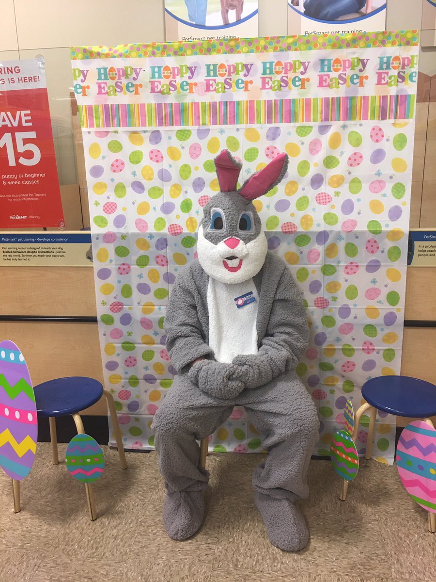 NLakePetSmart's tweet photo. Come see the Easter Bunny!  He's here until 4! https://t.co/qiAYH7DWx1