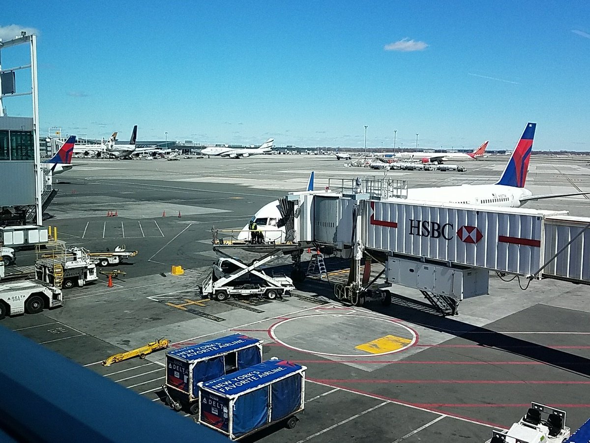 savagejwt's tweet photo. @Delta workn on a dream or window? Since 8am? No other equipment? #480. Vacation week. Get it fixed. Get us co pilot. #Delta JFK https://t.co/GQP9o4k59J