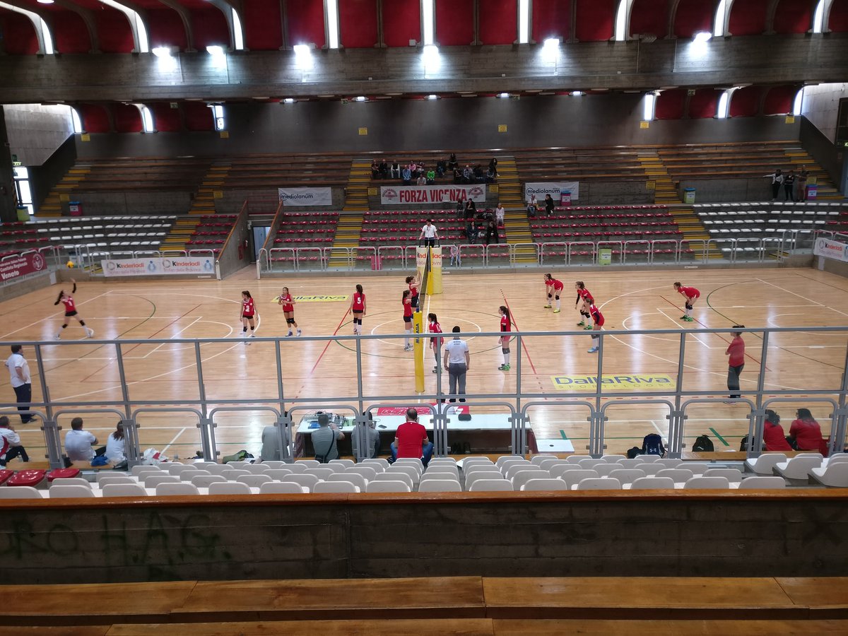 #kinderiade Vicenza: U14 Südtirol Auswahl beendet Vorrunde als 3. nach Sieg gegen Vicenza und Niederlagen gegen Venezia und Trient.