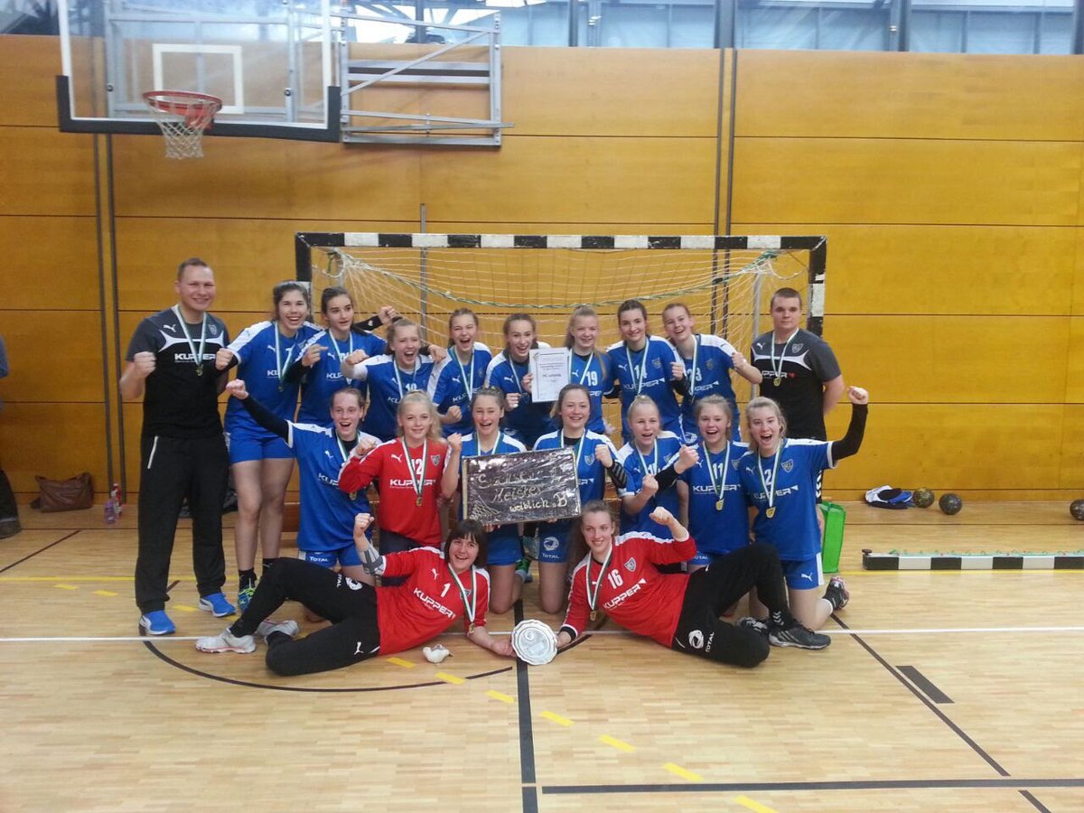 Wir gratulieren unserer C-Jugend, die heute eine Altersklasse höher spielend nach Sieg gg. Radeberg Sachsenmeister der B-Jugend wurde!! 💪👋💙💛