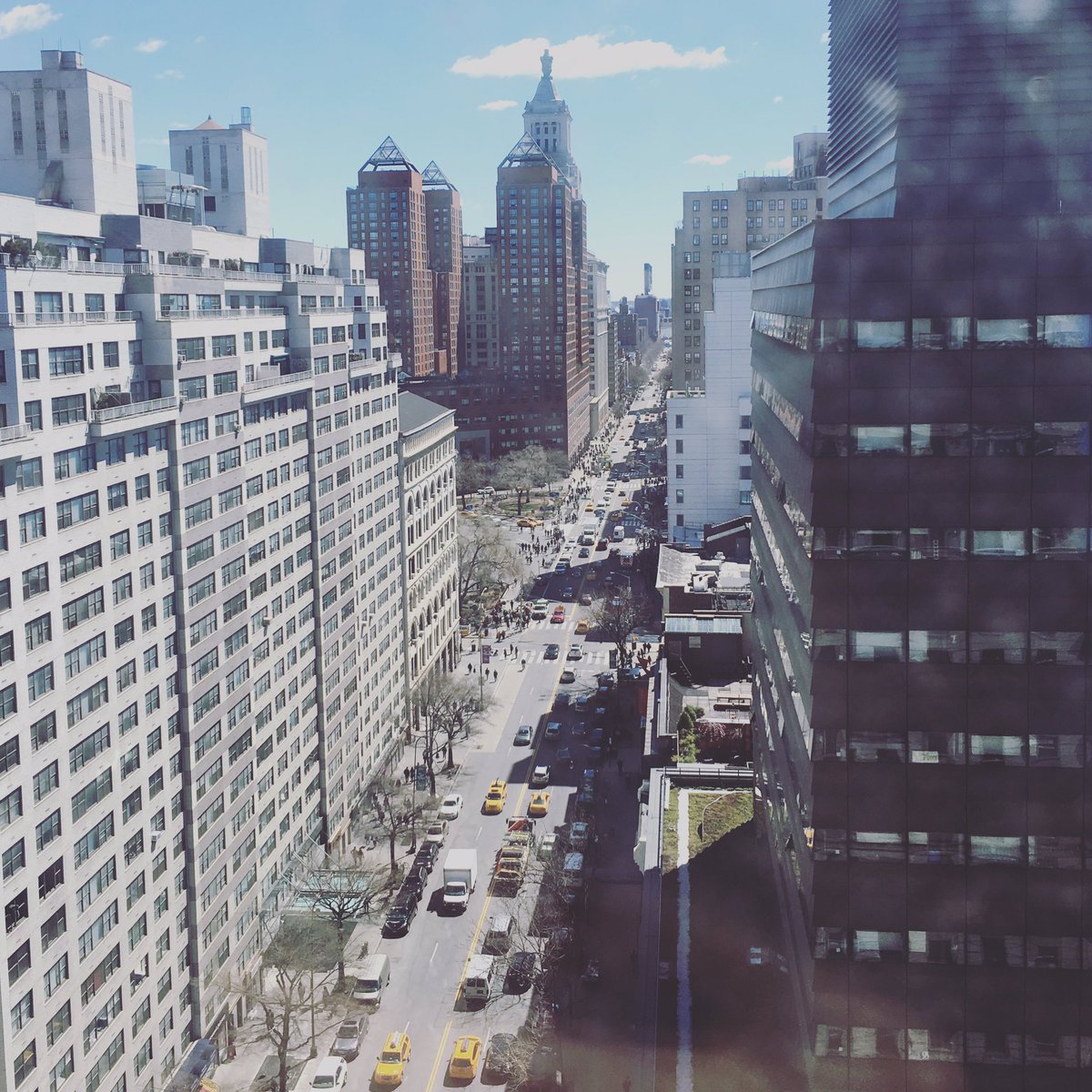FlorenciaIri's tweet photo. Rowing with a view @CityRow #cityrow #nyc https://t.co/dm5z9uNbth