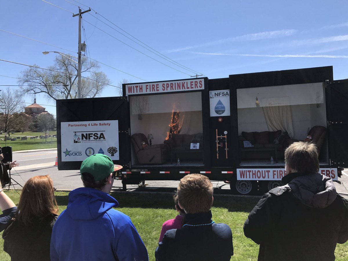 vickiep4's tweet photo. Fire sprinkler activates and we understand #fastestwater @NFSAorg  demo shows why we need them #CRFSA National Fire Heritage Center https://t.co/PhZ824T62z