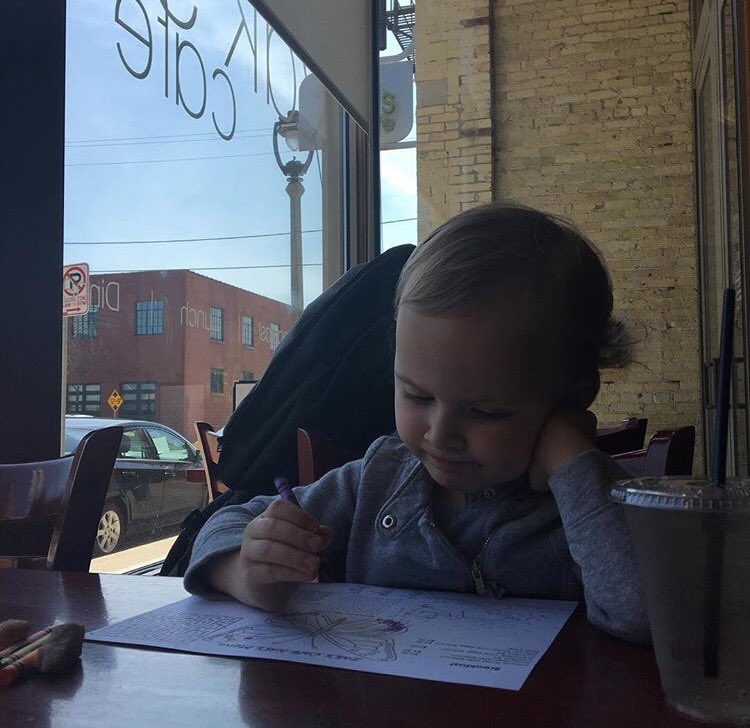 DanielJohnFitz's tweet photo. It's so annoying when my date is on her crayon game the whole time.😏@dominikaphoto #EvaFlorence #daddydaughterday https://t.co/ChSSpXeAlJ