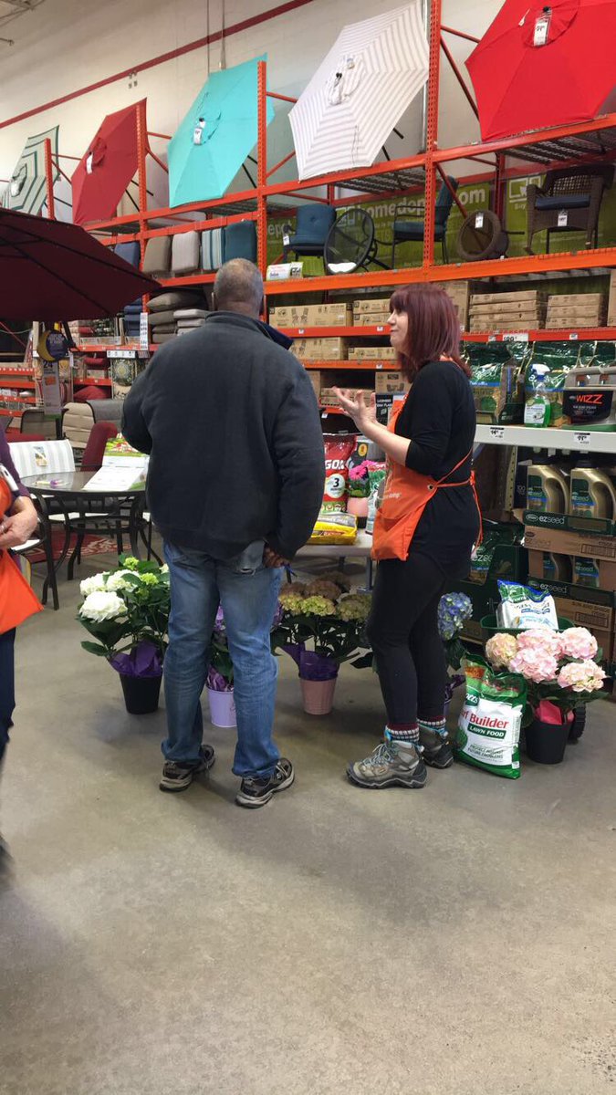 HomeDepot1244's tweet photo. Tammy going over lawn maintenance for our customer workshop today! #springisherefinally @danmiller782 @ROCAnne70 https://t.co/pKGK4fuW7u