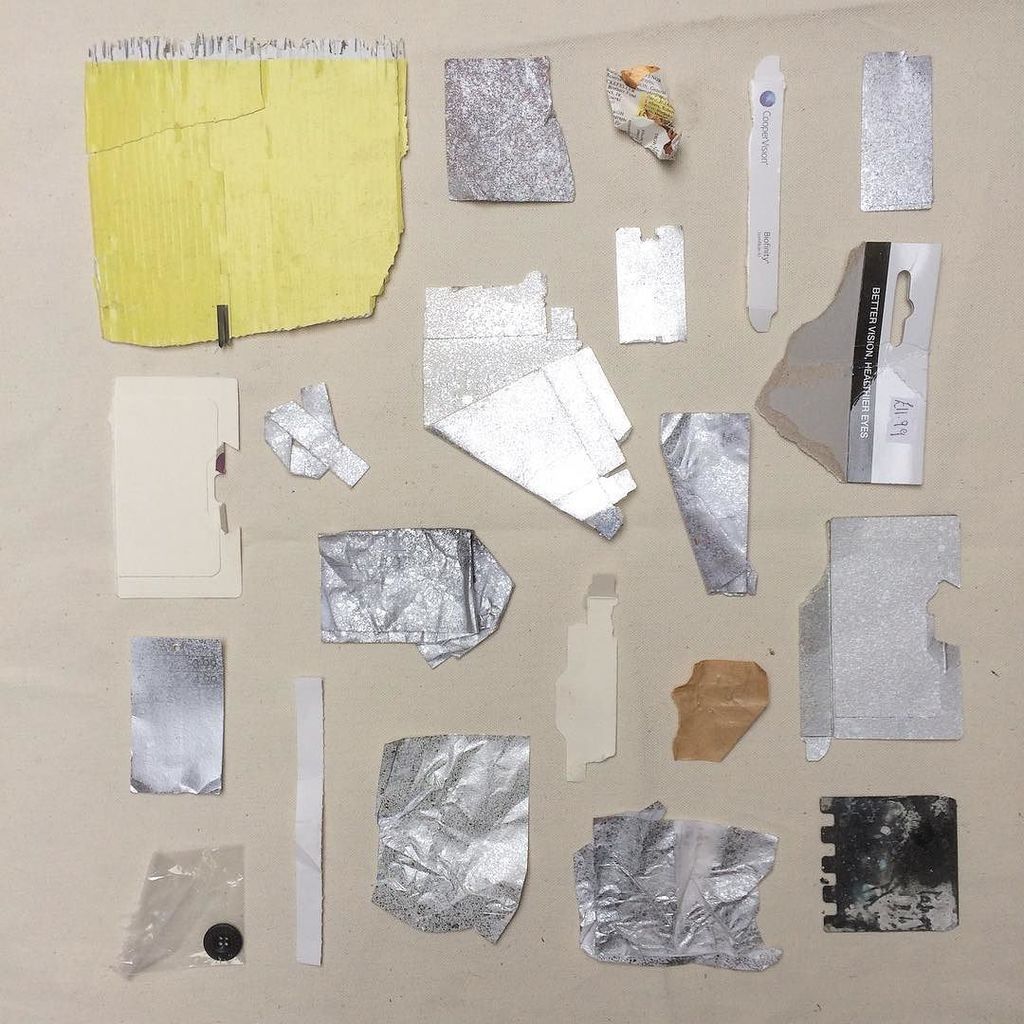 simonjob1's tweet photo. #collection #objects #foundobjects #assembly #college #stencil #trash #rubbish #twitter #contemporaryart #yellow #… https://t.co/1zJlEjVw3I https://t.co/MGn1gqbfVh