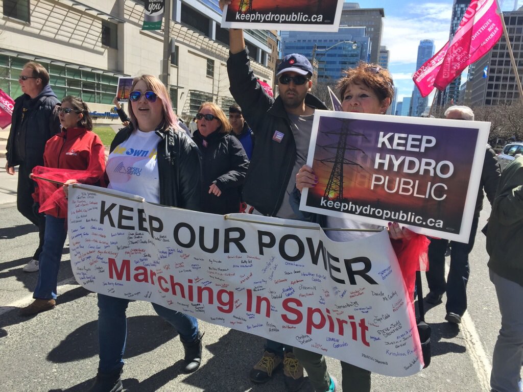 CUPEOntario's tweet photo. Ontarians taking to the streets of Toronto to fight hydro privatization #LibbysMarch #KeepOurPower #KeepHydroPublic https://t.co/iKOIWE7yQM