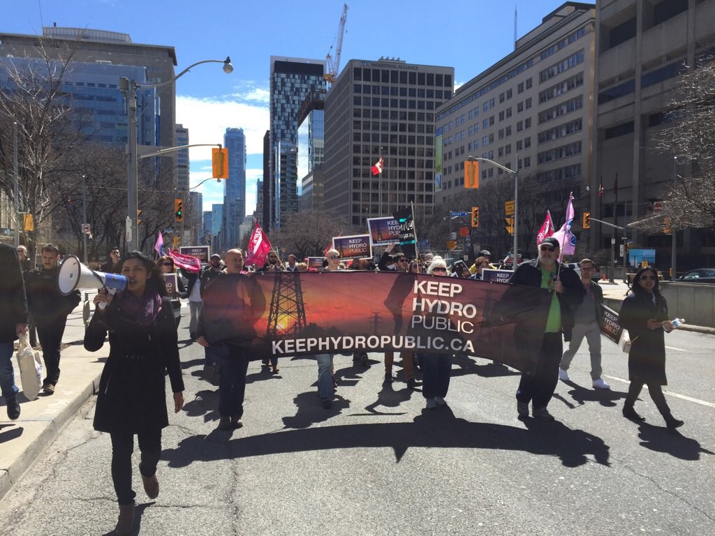 CUPEOntario's tweet photo. Ontarians taking to the streets of Toronto to fight hydro privatization #LibbysMarch #KeepOurPower #KeepHydroPublic https://t.co/iKOIWE7yQM