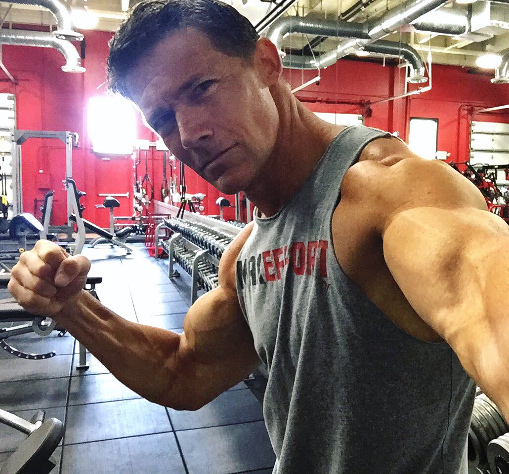 Saturday iron session and about to sling some steel in this place! Let's get it done! #ironsession #slingsteel #stayinspired #truthdiet