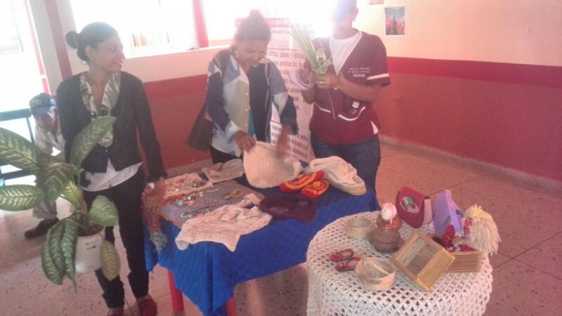 InassClarines's tweet photo. Feria Artesanal con los Adultos Mayores con el  Apoyo Casa de la Cultura @salainass @magallyvina @joseluisvzla1 @CarlosInass https://t.co/DuvF9M2Otn