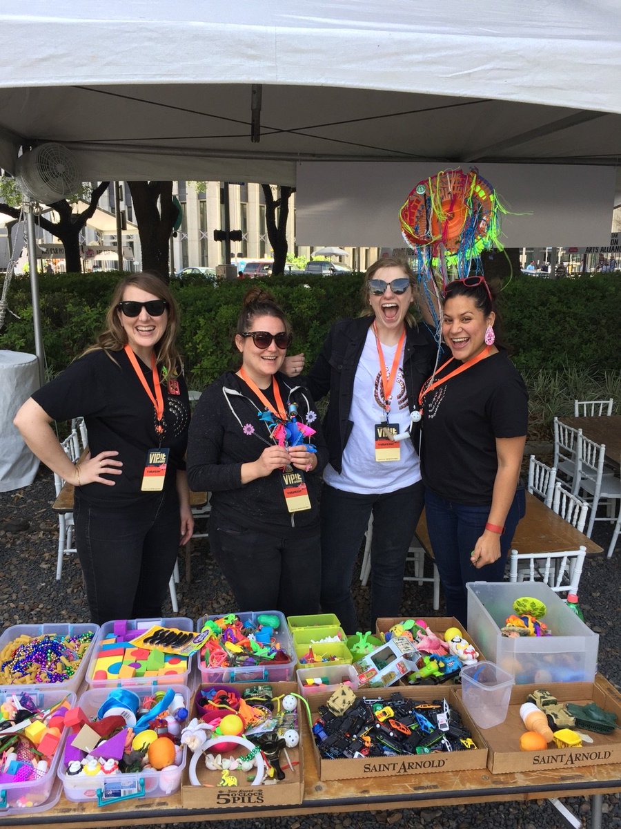CraftHouston's tweet photo. Hello from the #ArtCarParade! We have a making station in the #VIPit area. Our staff & #CraftResidents are transforming junk into jewelry ♻💎 https://t.co/NnJWNsXBTW