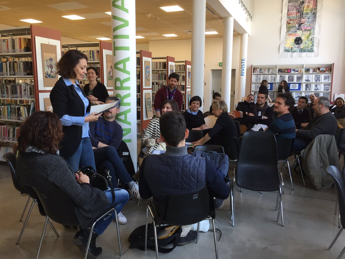 Primo esercizio rompighiaccio per i gruppi... e già si deve fare i conti con la nostra clessidra #FUTURA #siamoQua @ComuneRE <a href="/quaderno_re/">QUAderno</a>