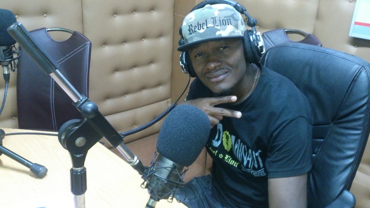 tha_wizardo's tweet photo. En direct #RoyalFM #Wizardo #RebelLionGang https://t.co/Fncl7RuK4O