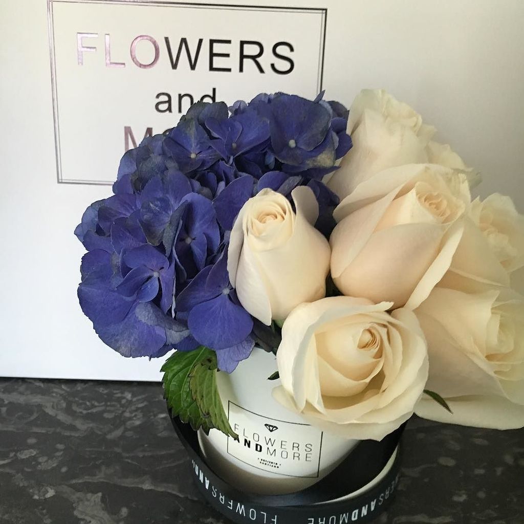 Flowers_stgo's tweet photo. @flowers_and_more_santiago #flowerstagram #flores #rosas #flowers #tendencias2017 #romantic #boxroses #sorprendeco… https://t.co/UIIqvMrJLu https://t.co/axPN2Mnfhr