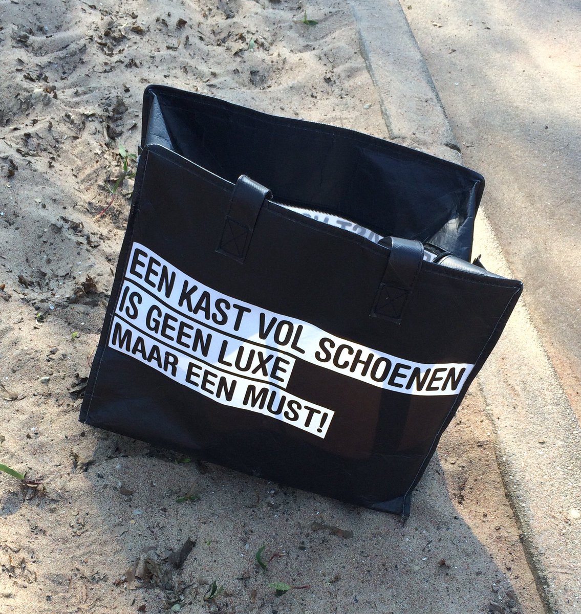 riannemo's tweet photo. Vandaag gespot en helemaal mee eens! https://t.co/9PPjNgFCts