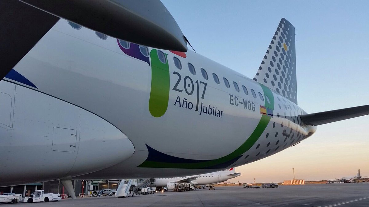 SpottersLESO's tweet photo. @vueling #ECMOG #añojubilar #livery https://t.co/FFx8jRsddV