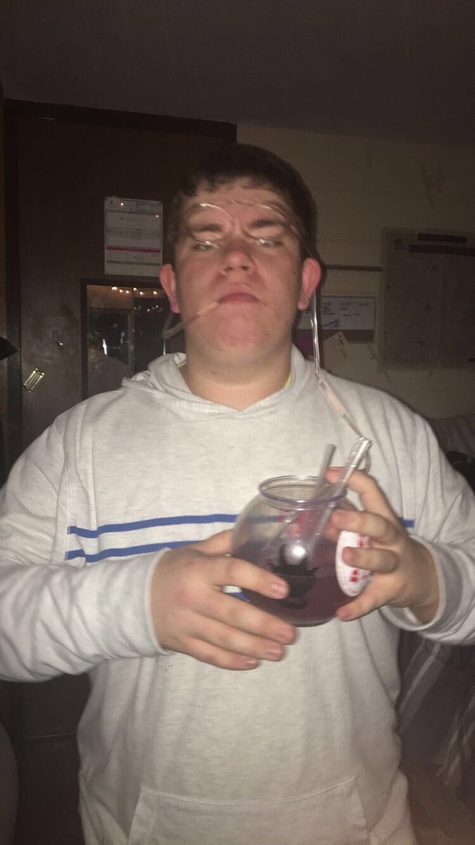 its_rashelll's tweet photo. HAPPY BIRTHDAY BENNY❤️ Don't die today 🎉🎊🎈 https://t.co/CknWDyRktE