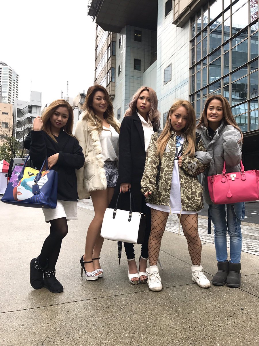 幸薄子 君島かれん スタイルどうした 左の画像 加工やばすぎて棒歪んでるよ さすがに足短すぎでしょww 顔がデカく見える 騙されたワラ ヒール履いて スニーカーで人前でたらダメだよ