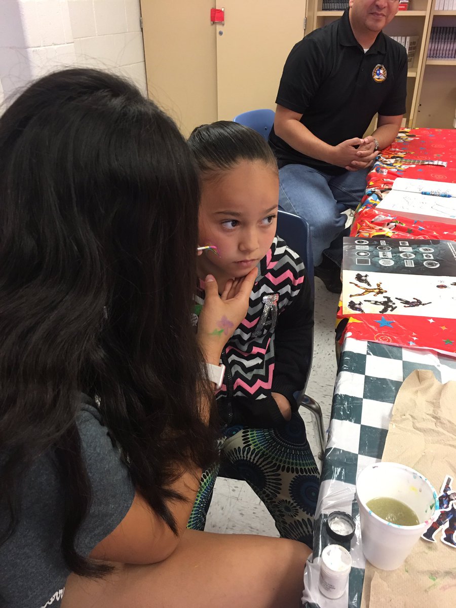 socorro_nhs's tweet photo. NHS Members working hard this morning at the Health Fair #TeamSISD https://t.co/ZtjEzksKMJ