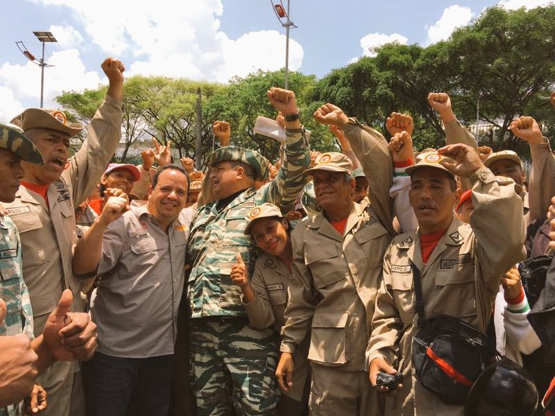 RMarcoTorres's tweet photo. Desde la Av. Bolívar, en unión cívico-militar, celebramos la paz y condenamos la violencia fascista #FeYLuchaEnVZLASoberana https://t.co/4yoj0Zqp99