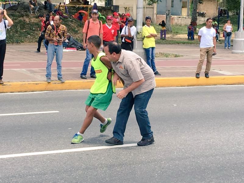 RMarcoTorres's tweet photo. Desde la Av. Bolívar, en unión cívico-militar, celebramos la paz y condenamos la violencia fascista #FeYLuchaEnVZLASoberana https://t.co/4yoj0Zqp99