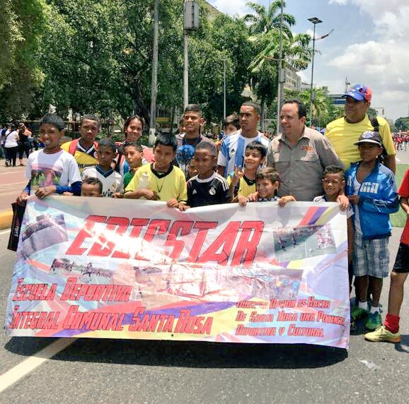 RMarcoTorres's tweet photo. Desde la Av. Bolívar, en unión cívico-militar, celebramos la paz y condenamos la violencia fascista #FeYLuchaEnVZLASoberana https://t.co/4yoj0Zqp99