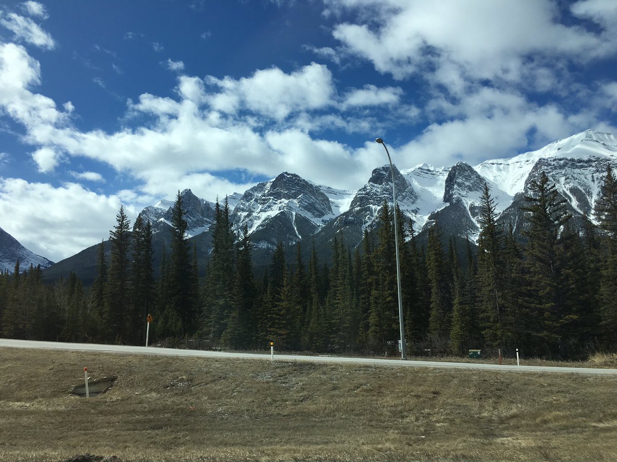 DalilahPolanco's tweet photo. Carretera... #sinfiltros
Ves lo que es.
#Canada #Canmore #threesisters https://t.co/m9BtFpZTRb