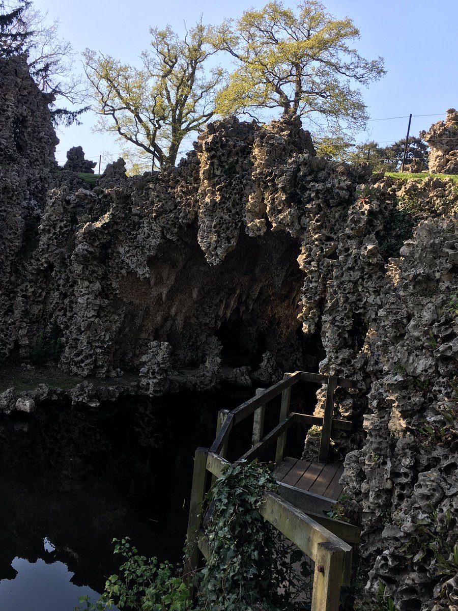 spoofridge's tweet photo. @Painshill park https://t.co/82ThlvMCof