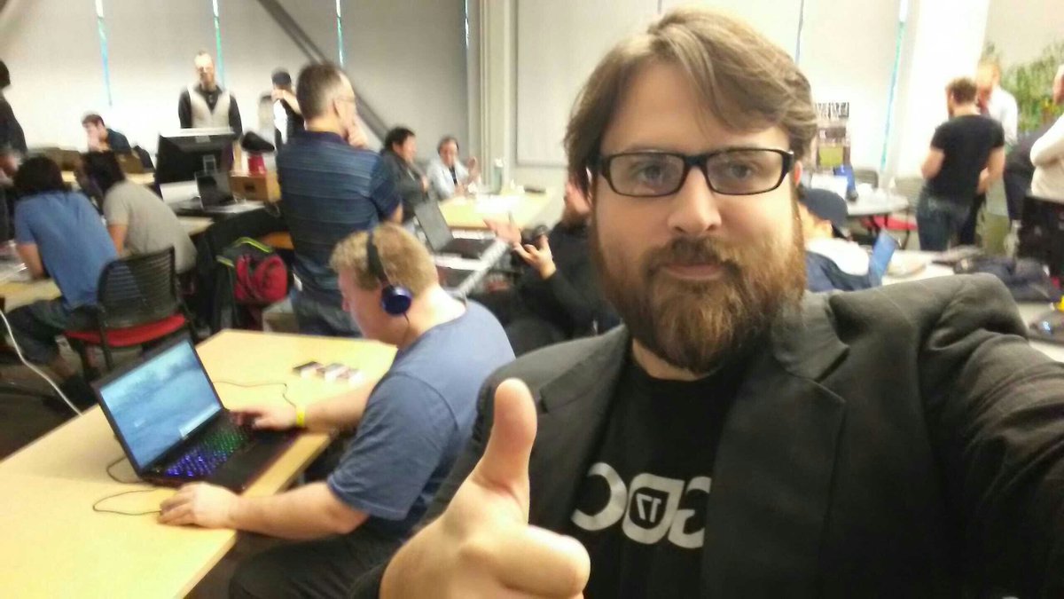 PlayReflections's tweet image. Having a great show so far at #SacindieArcade. It's always fun to see people play! #indiedev #gamedev @SacIndieArcade