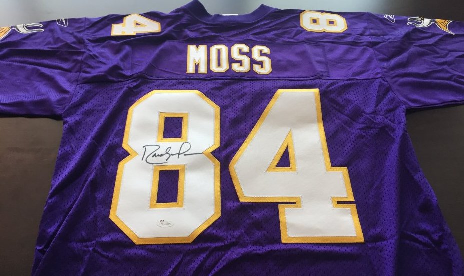 GameSpot_Sports's tweet photo. No luck today with UL Moss in packs? Enter for a chance to win a signed Moss jersey from @BWWings!

https://t.co/DvvvYyPhiJ
. https://t.co/0Ongy79m6P