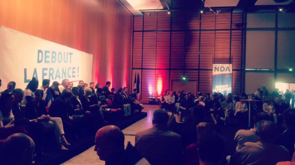 DLF_BDR_8e's tweet photo. En direct du #MeetingLyon de #NDA2017 🇫🇷
#LeRecoursCestNDA #NDALyon 
#LeVoteUtileCestNDA #AvecNDA 🇫🇷📥 https://t.co/oKZnsyrlXc