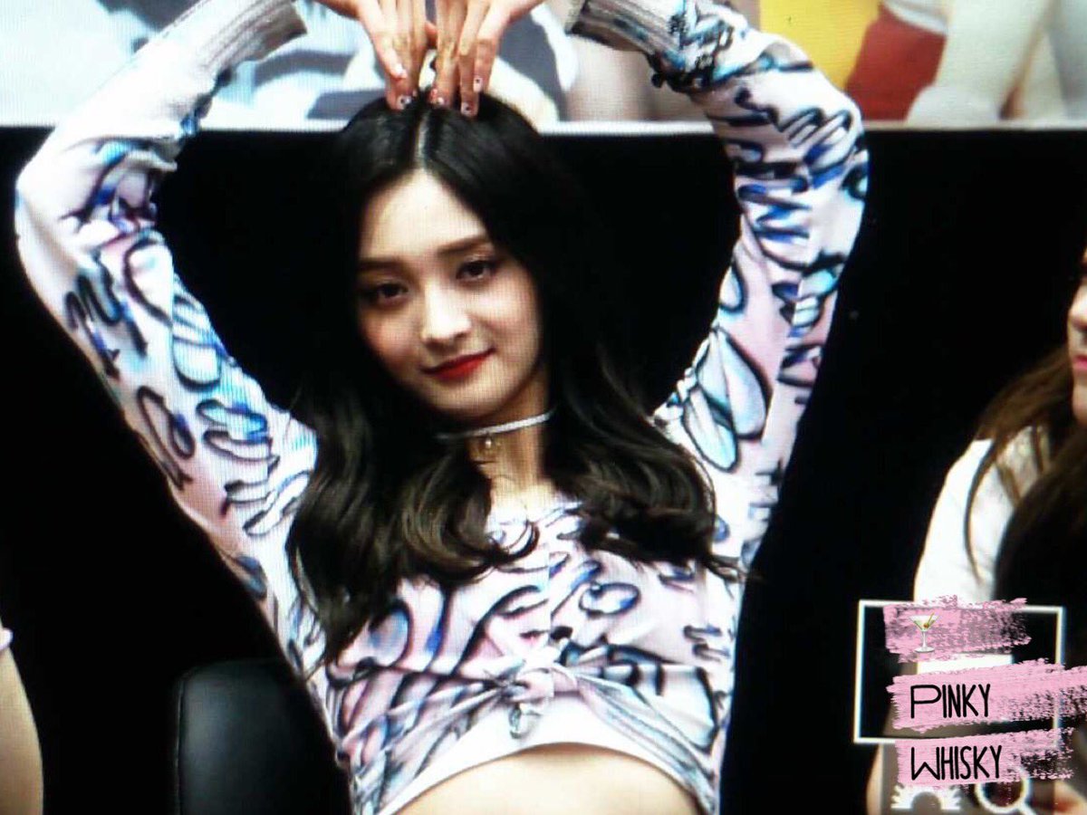 jufiliet's tweet photo. Kyulkyung_Intl: RT PinkyWhisky: 170408 명동팬사

#周洁琼 #주결경 #Kyulkyung #프리스틴 #Pristin https://t.co/daQZxj3CgV
