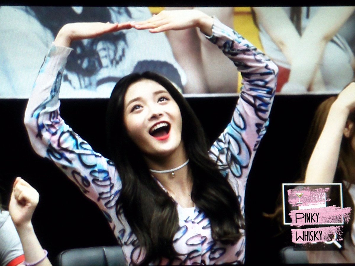jufiliet's tweet photo. Kyulkyung_Intl: RT PinkyWhisky: 170408 명동팬사

#周洁琼 #주결경 #Kyulkyung #프리스틴 #Pristin https://t.co/daQZxj3CgV