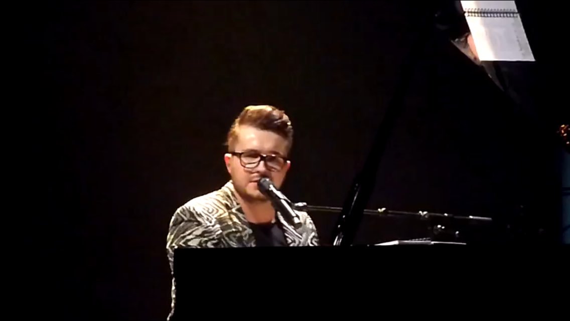 seb_amblard's tweet photo. ❗️J -28 ❗️
🎤CONCERT @OlympeMusic 

➡️06 Mai 2017 ABBEVILLE https://t.co/4VKbaBrrGy…
Accompagné De @christellecello au Violoncelle. https://t.co/zlnknb3aff