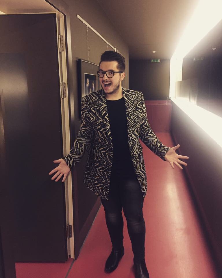seb_amblard's tweet photo. ❗️J -28 ❗️
🎤CONCERT @OlympeMusic 

➡️06 Mai 2017 ABBEVILLE https://t.co/4VKbaBrrGy…
Accompagné De @christellecello au Violoncelle. https://t.co/zlnknb3aff