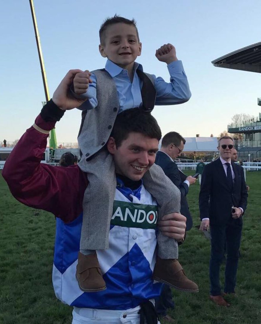 MrRacingTips's tweet image. Without a doubt, the best picture of the day as @Bradleysfight celebrates along with #GrandNational winning jockey Derek Fox!! ❤️