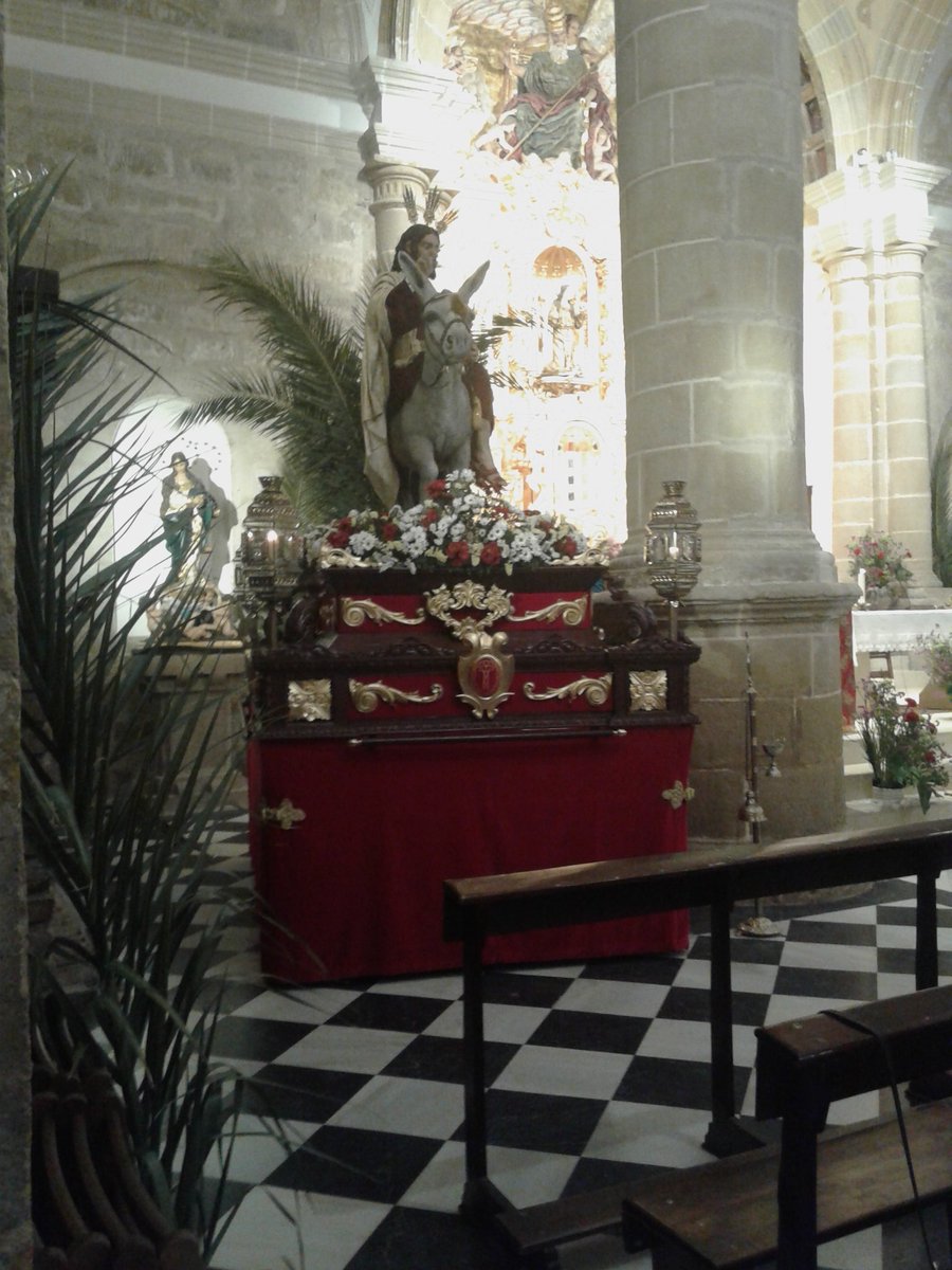 MengibarCofrade's tweet photo. Ya esta Cristo Rey en su paso a la espera de esos niños hebreos que lo reciviran con palmas y olivos https://t.co/02uoWUYTni