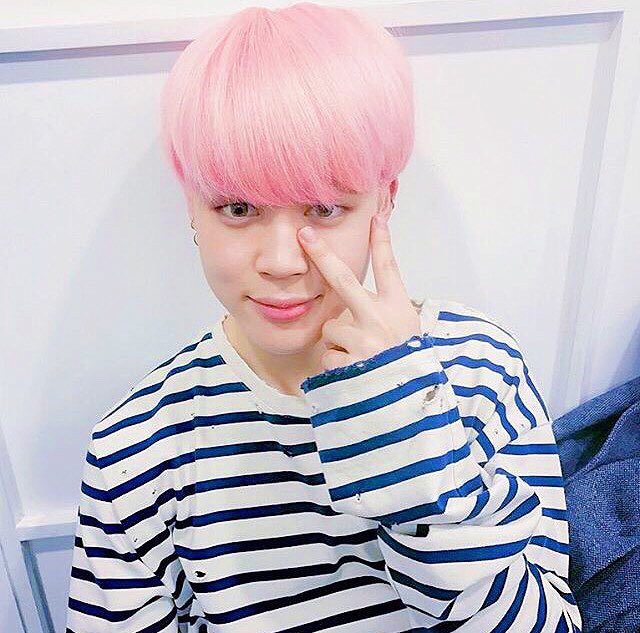 jungkooknotes's tweet photo. @BTS_twt Jimin's sister 🐥🌸 https://t.co/zPeea3pmyb