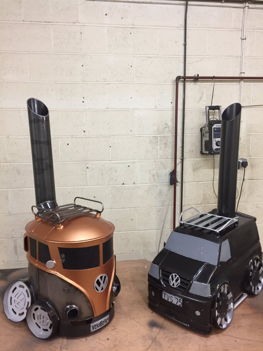 creationfabs's tweet photo. Old school vs new school @VWGlamperCamper @ClassicVolks #VWFestival @Lord_Sugar @VWBusMag @jamieoliver @total_retro https://t.co/T9t3cttvbd