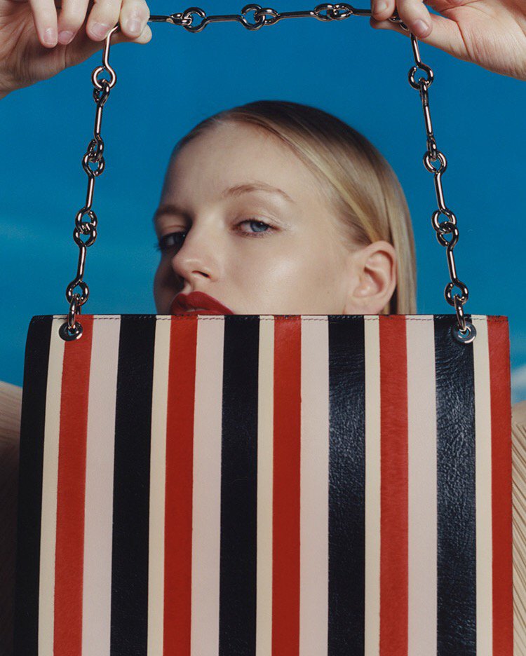 Red, white and striped with <a href="/cortomoltedo/">Corto Moltedo</a>! PreO the luxe #bags in bright #leather and playful patterns today moda.cm/CortoMoltedoFW…