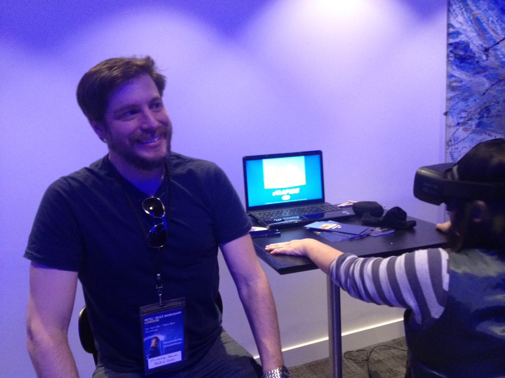 BrianLinuxing's tweet photo. Great visuals from @RGBirdGames at #buzzworkshop https://t.co/UB46wD84os