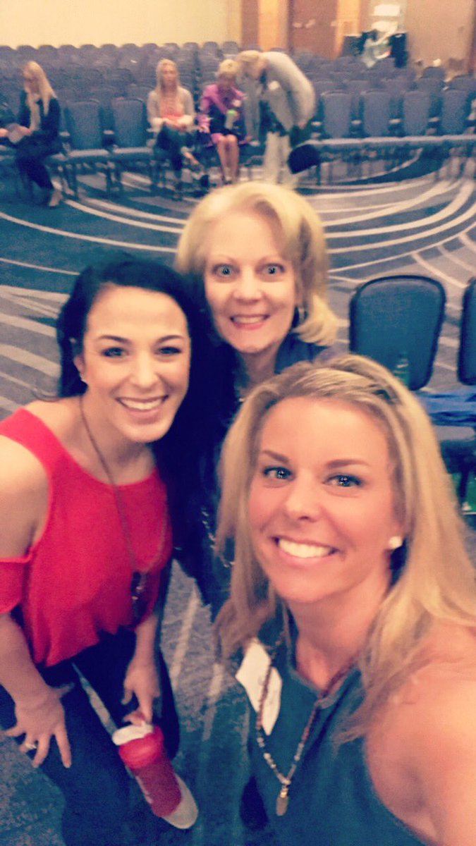 AmyBraido's tweet photo. Imagine, being a part of the best company ever, only to find out your crazy awesome, long lost cousins are part of it too! #sschicago https://t.co/9iKa5fAnaa