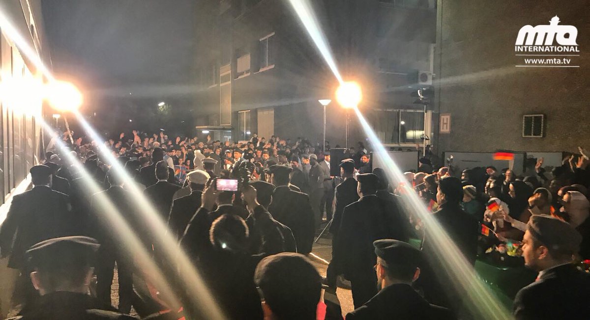 muslimtv's tweet photo. Images of pure joy as His Holiness, Hazrat Mirza Masroor Ahmad (May Allah be his Helper) reaches Baitul Sabuh, Frankfurt, Germany. #MTAi https://t.co/BcisKGghaz