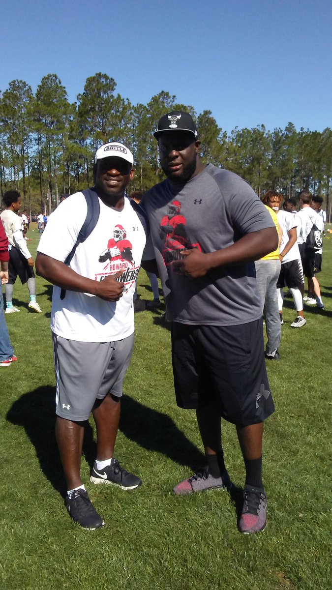 Excelspeed12's tweet photo. Lo Wood & Jaye Howard reunite at Howard Empowers Football Camp. #ExcelSpeedAlum #ItTakesAIllage #ApkFamily #HunterWood #BoJack https://t.co/QCYIxLqE4T